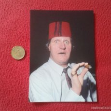Cine: TARJETA POSTAL POSTCARD ACTOR TOMMY COOPER BY JON LYONS BEST OF BRITISH QUIRKY TRAITS HUMOUR HUMOR 