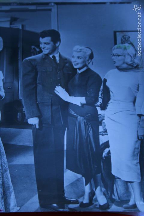 Cine: MARILYN MONROE  FOTO ORIGINAL DE PRENSA    COMO CASARSE CON UN MILLONARIO