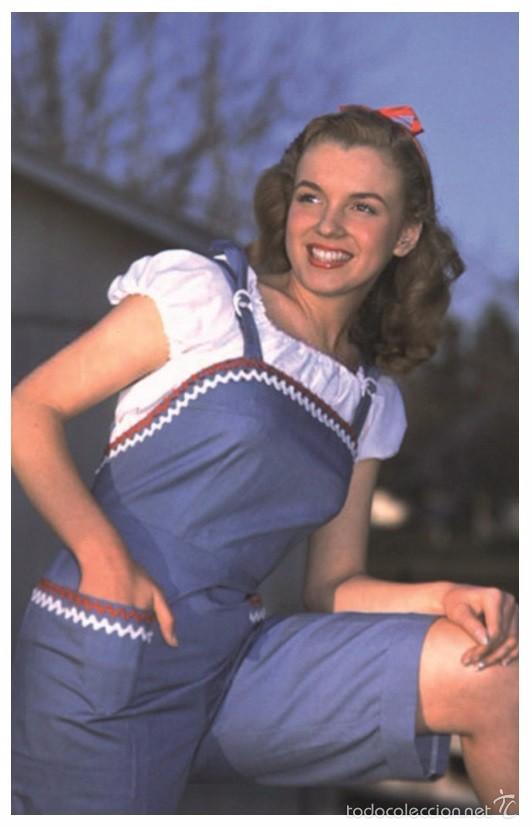Cine: Sexy MARILYN MONROE actress PIN UP PHOTO postcard - Publisher RWP 2003 (31)
