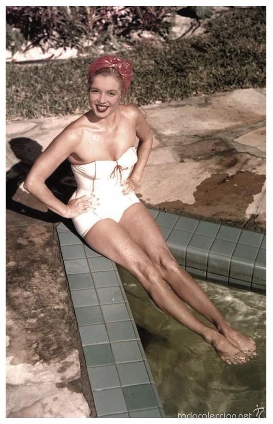 Cine: Sexy MARILYN MONROE actress PIN UP PHOTO postcard - Publisher RWP 2003 (40)