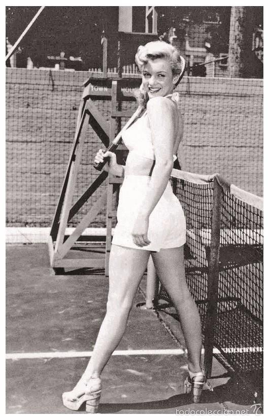 Cine: Sexy MARILYN MONROE actress PIN UP PHOTO postcard - Publisher RWP 2003 (41)