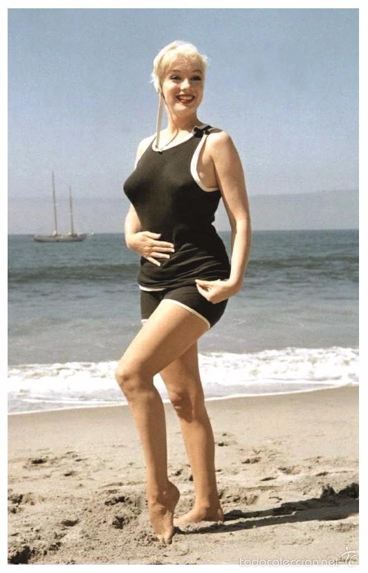 Cine: Sexy MARILYN MONROE actress PIN UP PHOTO postcard - Publisher RWP 2003 (44)