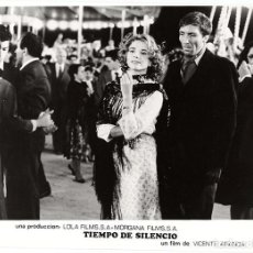 Cine: FOTO DE “TIEMPO DE SILENCIO”, VICTORIA ABRIL Y JOAQUÍN HINOJOSA (1986) COPIA VINTAGE. Lote 62275896