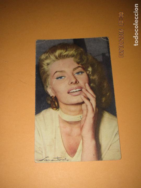 Cine: Antigua FOTO POSTAL Obsequio de CARETA, CHICAS y EL UNO DOS TRES con SOFIA LOREN - A&ntilde;o 1950s.