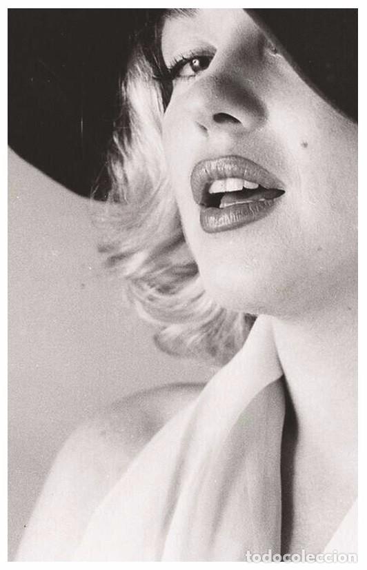 Cine: Sexy MARILYN MONROE actress PIN UP PHOTO postcard - Publisher RWP 2003 (82)