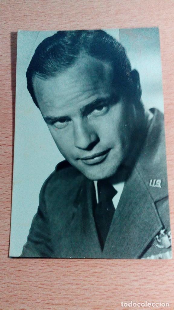 Cine: FOTO POSTAL MARLON BRANDO  N&ordm; 6413 EDICIONES ARCHIVOS BERMEJO A&Ntilde;O 70 / BUEN ESTADO