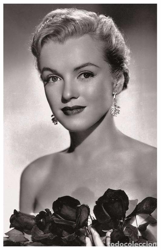 Cine: Sexy MARILYN MONROE actress PIN UP PHOTO postcard - Publisher RWP 2003 (115)