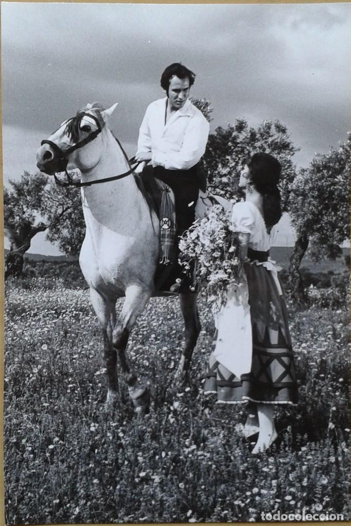 Cine: LOS GUERRILLEROS. FOTO 12X18. MANOLO ESCOBAR, ROC&Iacute;O JURADO