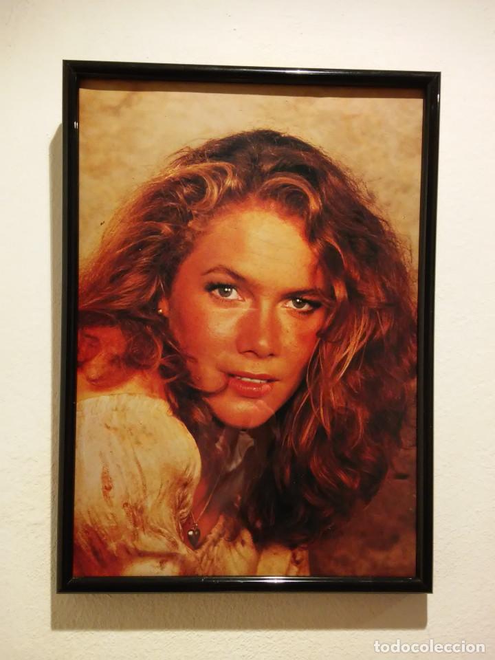 Cin&eacute;ma: ANTIGUA LAMINA ACARTONADA -A4- KATHLEEN TURNER - ALBUM - LA JOYA DEL NILO