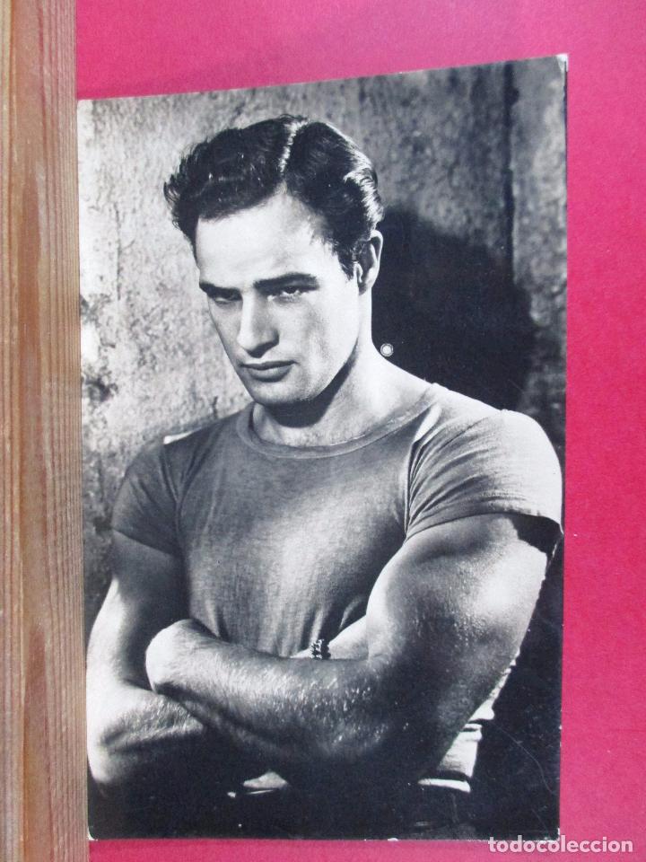Cine: MARLON BRANDO , CINE , POSTAL ACTOR , ANTIGUA , ORIGINAL , PCA 1633
