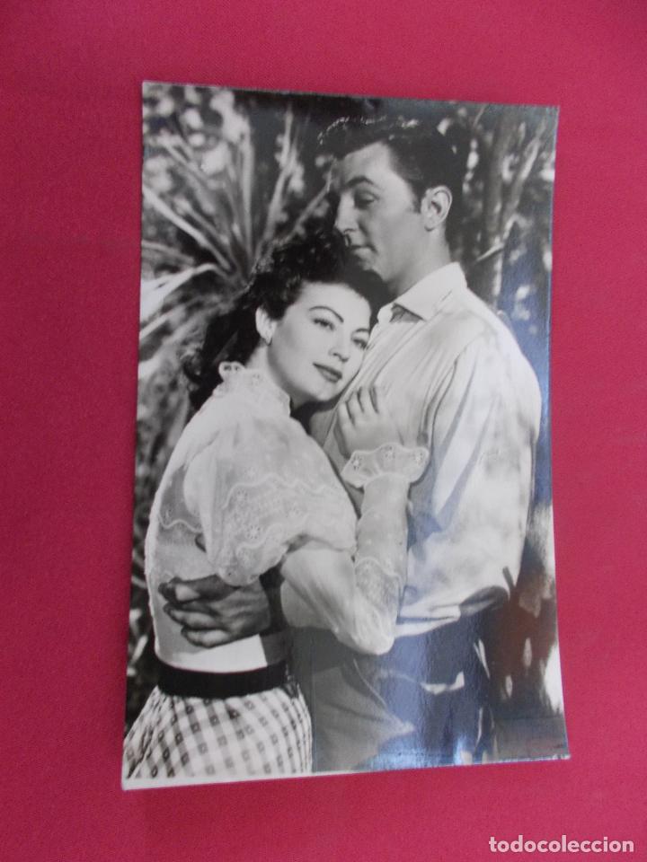 Cine: AVA GARDNER Y ROBERT MITCHUM. N&ordm; 2199.