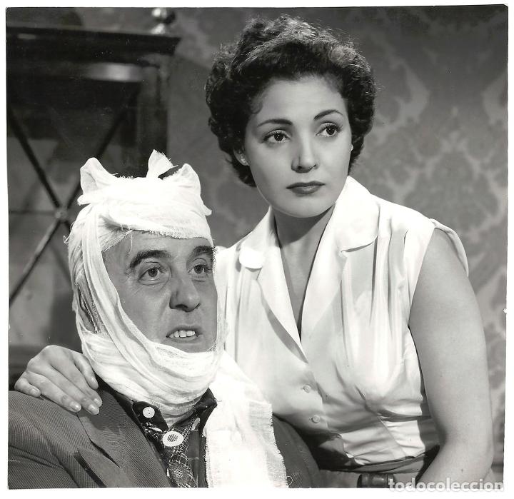 Cine: F25389 CARMEN SEVILLA MANOLO MORAN CONGRESO EN SEVILLA FOTO B/N ORIGINAL ESPA&Ntilde;OLA SIMON LOPEZ