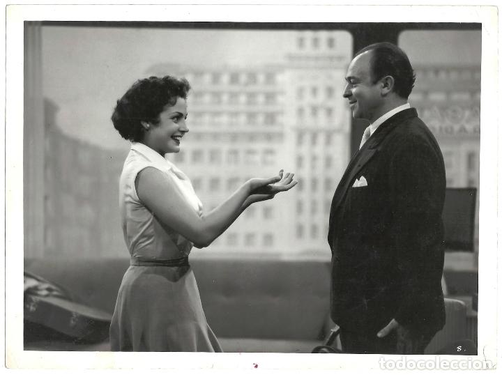 Cine: F25392 CARMEN SEVILLA GUSTACVO RE CONGRESO EN SEVILLA FOTO B/N ORIGINAL ESPA&Ntilde;OLA SIMON LOPEZ