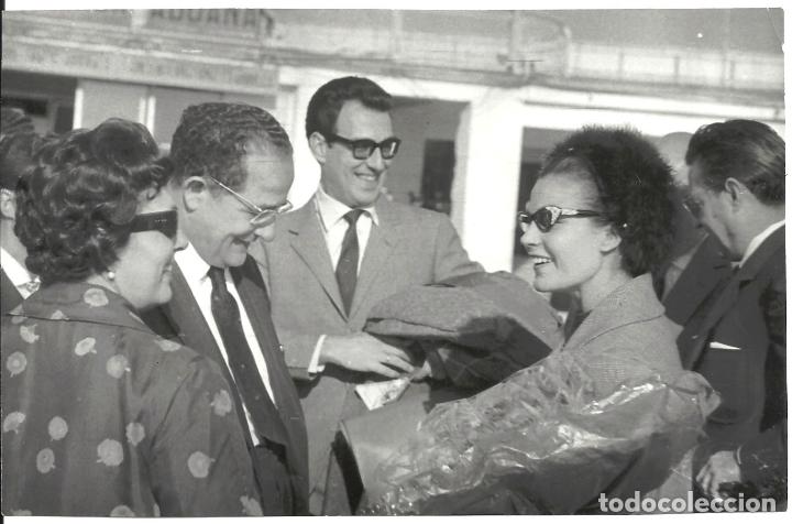 Cine: F25503 CARMEN SEVILLA AUGUSTO ALGUER&Oacute; FOTO B/N ORIGINAL PRENSA