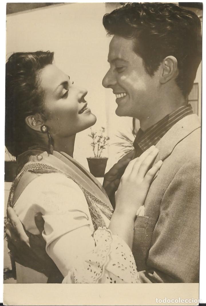Cine: F25594 CARMEN SEVILLA VICENTE PARRA PAN AMOR ANDALUCIA FOTO POSTAL B/N ORIGINAL ESPA&Ntilde;OLA