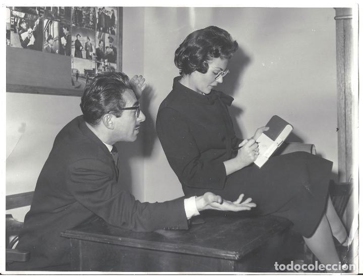 Cine: F26968 CARMEN SEVILLA IGNACIO F. IQUINO SECRETARIA PARA TODO FOTO B/N ORIG ESPA&Ntilde;OLA PRENSA BASABE