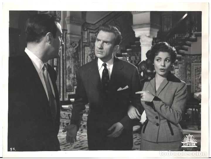 Cine: F26970 CARMEN SEVILLA FERNANDO FERNAN GOMEZ CONGRESO EN SEVILLA FOTO CIFESA B/N ORIGINAL ESPA&Ntilde;OLA