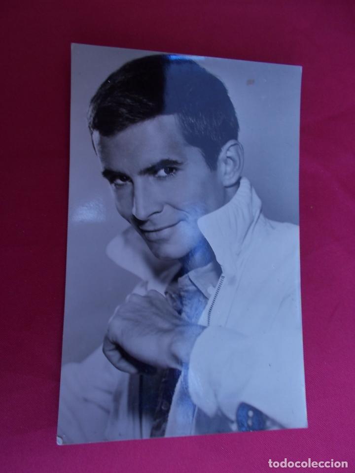 Cine: FOTO POSTAL. ANTHONY TONY PERKINS. N&ordm; 6942. ARCHIVO BERMEJO