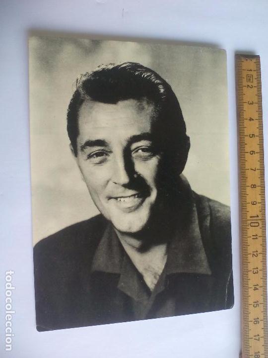 Cine: Robert Mitchum actor. Cine. Foto - Ficha obsequio de Rom&aacute;ntica