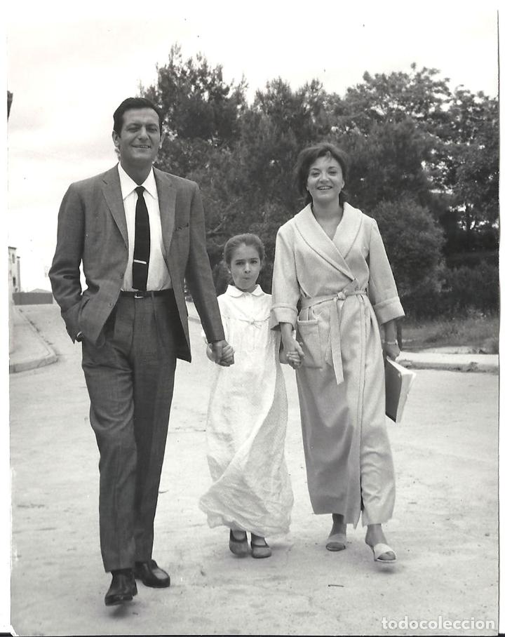 Cinema: F26921 ALBERTO CLOSAS AMPARO SOLER LEAL FOTO B/N ORIGINAL PRENSA FOTOGRAFO V. BENITEZ