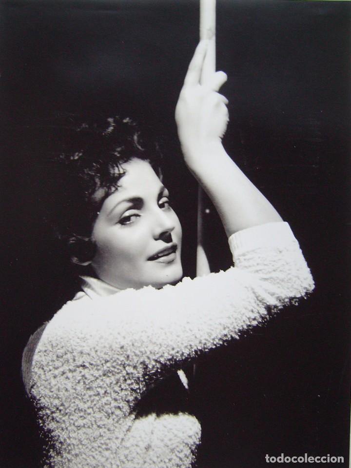 Cine: CARMEN SEVILLA. FOTO EN MATE 22,5 X 30,5.