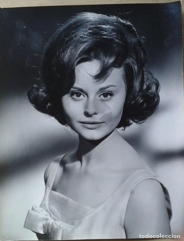 Cine: ROC&Iacute;O D&Uacute;RCAL. LA CHICA DEL TR&Eacute;BOL. FOTO 25X30CM.