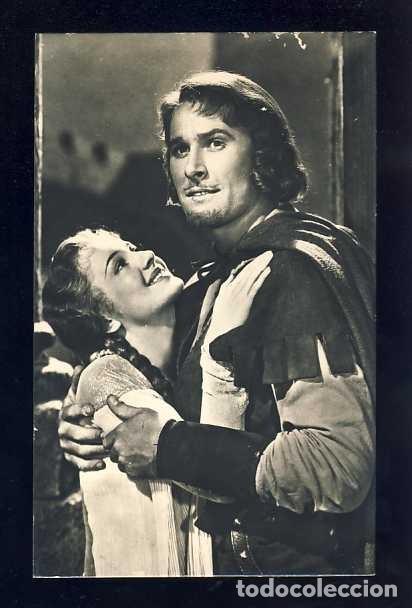 Cine: Postal de artista de cine: ERROL FLYNN y OLIVIA DE HAVILLAND en Robin de los Bosques (Bermejo 4114)