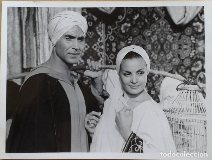 Cine: LOS AMANTES DEL DESIERTO. FOTO 18X24. CARMEN SEVILLA, RICARDO MONTALB&Aacute;N