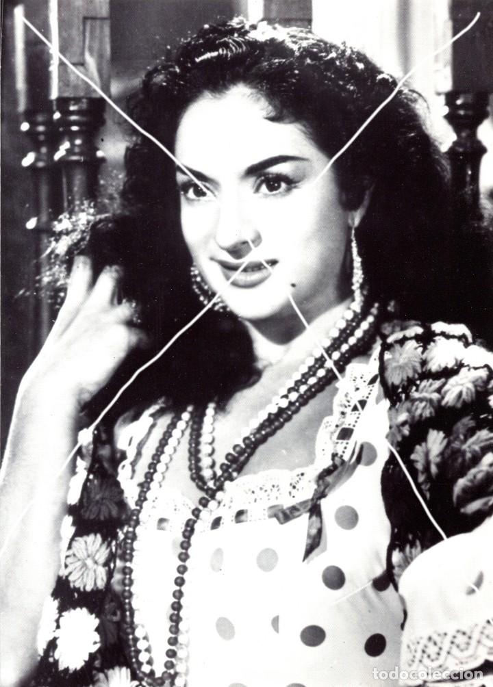 Cine: LOLA FLORES. FOTO EN MATE 21,5 X 29,5 cms.