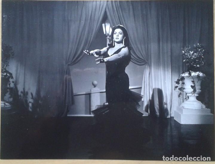 Cine: LOLA FLORES. DE COLOR MORENO