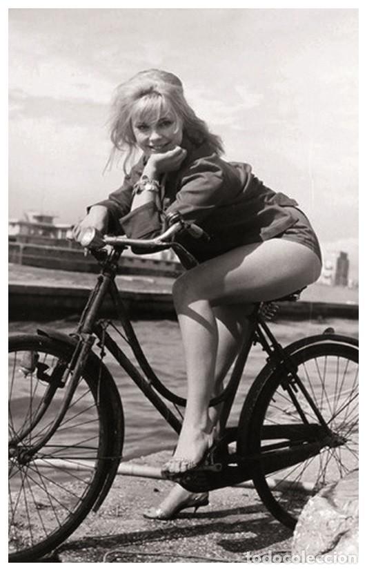 Cine: Sexy ELKE SOMMER actress PIN UP PHOTO postcard - Publisher RWP 2003 (16)