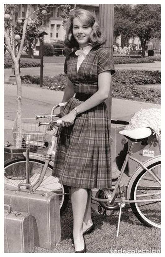 Cine: Sexy JANE FONDA actress PIN UP PHOTO postcard - Publisher RWP 2003 (18)