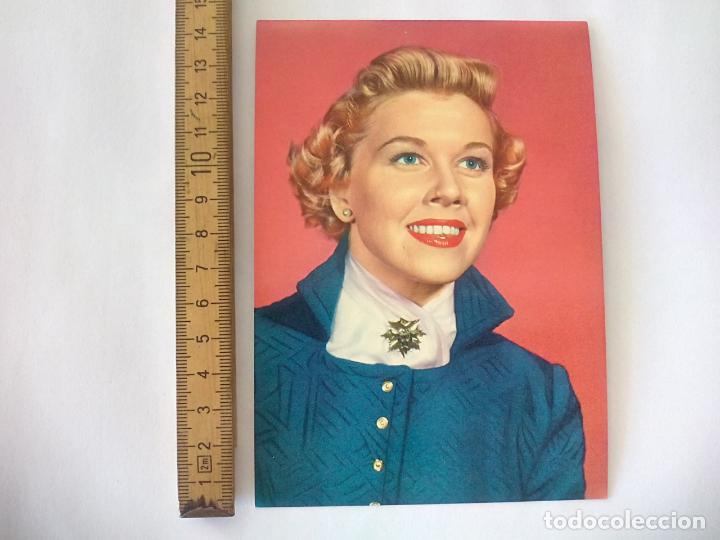 Cine: DORIS DAY. N&ordm; 210. BY EAST-WEST PUBLISHERS. TARJETA POSTAL ACTRIZ DE CINE. POSTCARD