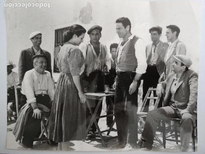 Cine: FOTOGRAFIA VARIOS ACTORES EN UNA ESCENA DE LA PELICULA LA VENGANZA, ESTUDIO FELIPE LOPEZ, MADRID
