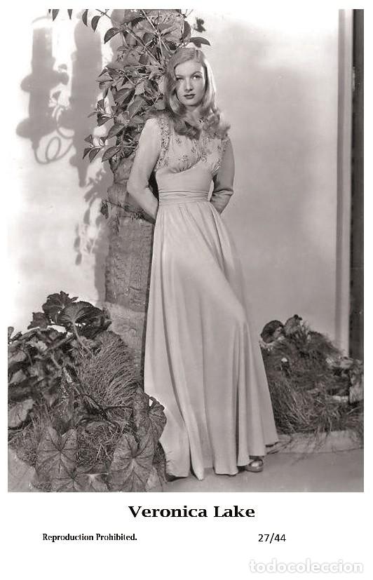 Cine: VERONICA LAKE - Film star Pin Up PHOTO POSTCARD - 27-44 Swiftsure Postcard