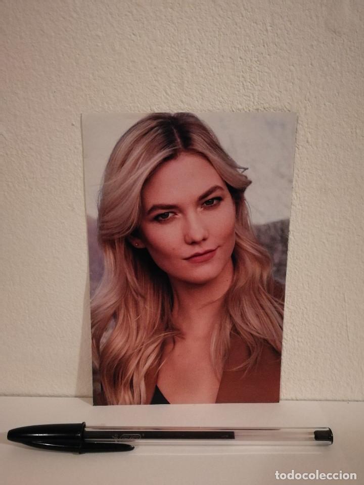 Cin&eacute;ma: TARJETA ACARTONADA -10*15- KARLIE KLOSS - ALBUM - COLOUR RUBIA