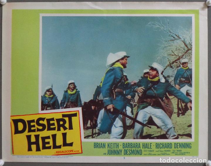 Cine: ZD37 DESERT HELL BRIAN KEITH BARBARA HALE LEGION LOBBY CARD ORIGINAL AMERICANO