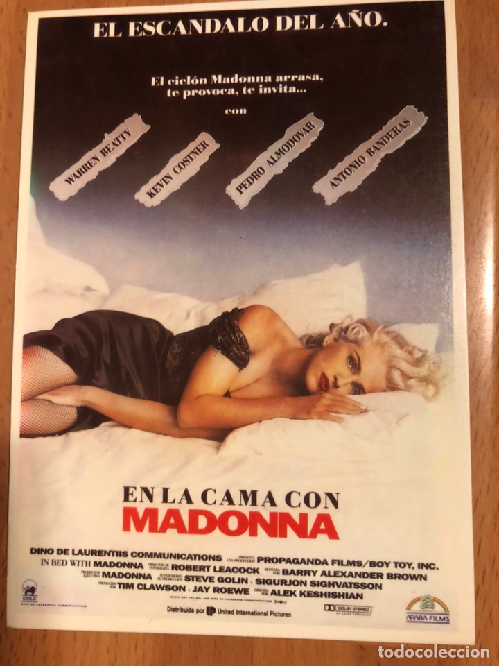 Cine: Tarjeta postal en la cama con madonna