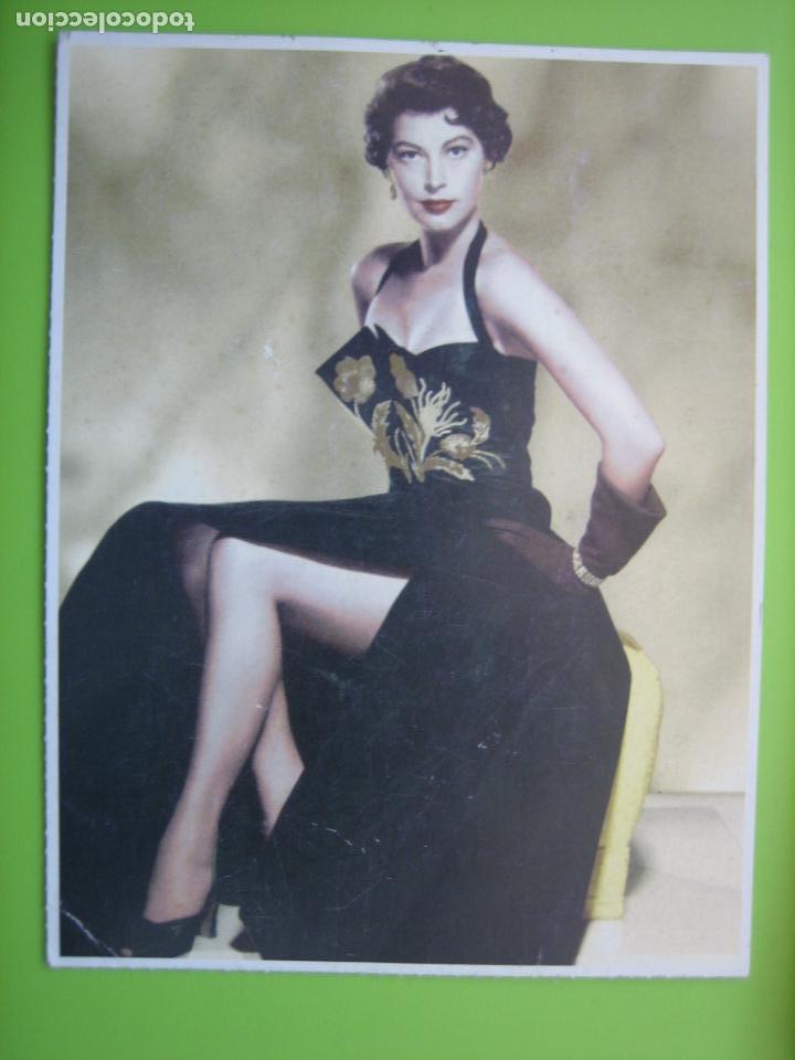 Cine: Antigua foto postal de cine. Fot&oacute;grafas.Actriz Ava Gardner