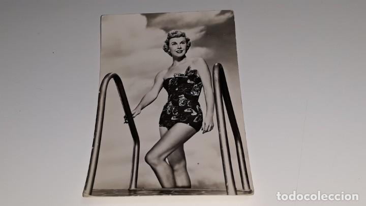 Cine: ANTIGUA FOTO TARJETA POSTAL DE LA ACTRIZ DORIS DAY - SOBERANAS - SOBE N&ordm; 365 A&Ntilde;OS 50 / 60
