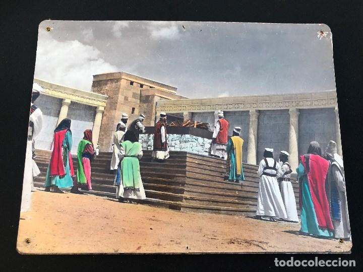 Cine: R130- ANTIGUO CARTEL EN CARTON DE FOTOGRAMA DE UNA PELICULA - RELIGIOSA - NO SE EL TITULO