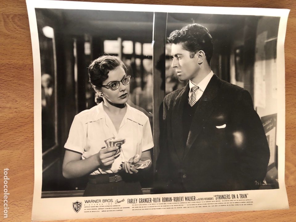 Cine: Foto original extra&ntilde;os en un tren.alfred hitchcock.farley granger ruth roman robert Walker 25x20cm