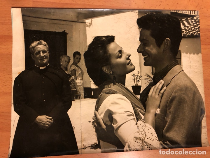 Cine: Foto original 22,5x17 cm pan amor y Andaluc&iacute;a Carmen sevilla y vicente parra