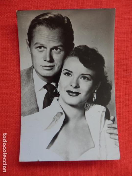 Cine: marte postal fotografica b/n, richard widmark y jean peters