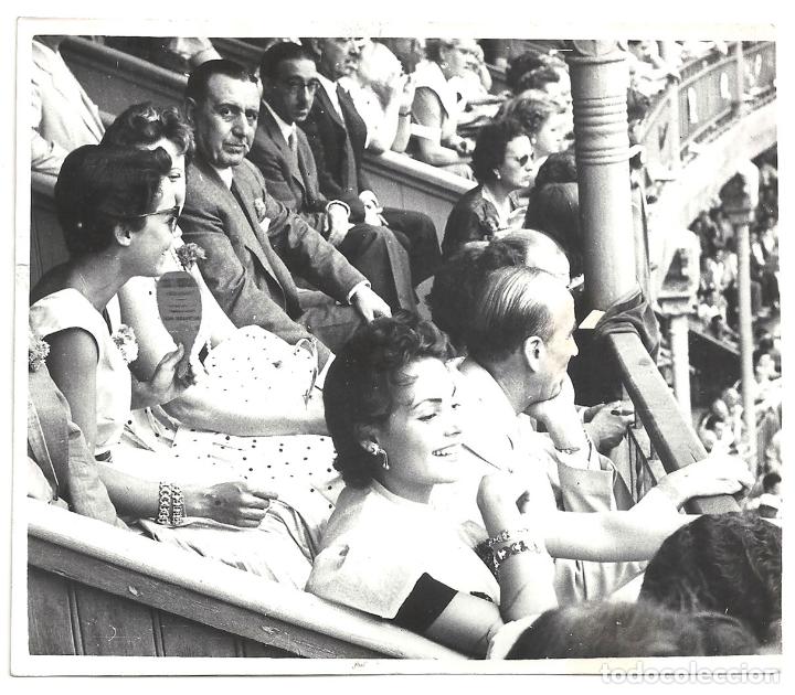 Cine: F29218 CARMEN SEVILLA TOROS FERNANDO FUERTES DE VILLAVICENCIO FOTO B/N ORIGINAL ESPA&Ntilde;OLA PRENSA