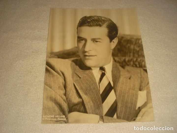 Cine: ANTIGUA FOTO DE RAYMOND MILLAND , PARAMOUNT PICTURES. 24 X 18 CM.