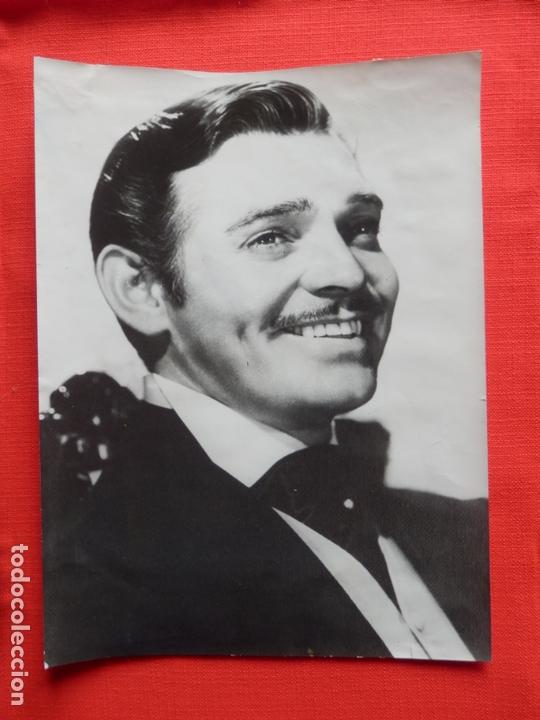 Cinema: clark gable, fotografia original blanco/negro, 24x18 cms. Con sello cine bazar Madrid