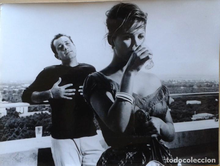 Cine: LA CHICA CON LA MALETA. FOTO 18X24. CLAUDIA CARDINALE, RICCARDO GARRONE