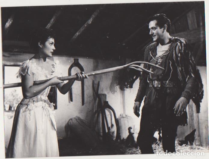 Cine: Fotograf&iacute;a (18x24) Carmen Sevilla y Alberto Closas en La Fierecilla domada