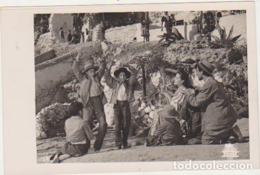 Cine: Fotograf&iacute;a Cifesa (12x18) Carmen Sevilla en Un Caballero andaluz. Sello Cifesa en dorso